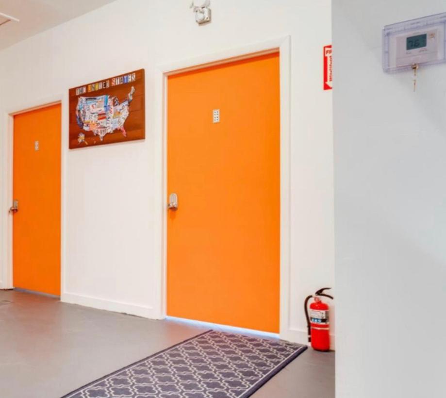 Women Only Rooms - Men Only Rooms - Free Wifi - Coffee Parking - Lockers ไมอามี ภายนอก รูปภาพ